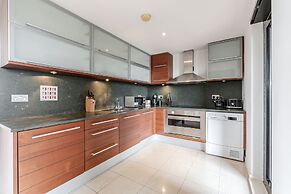 Stunning 2 bed Penthouse apartment