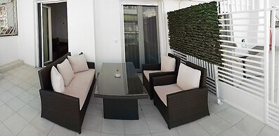 Cosmos Deluxe Apt Must