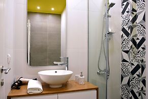 Cosmos Deluxe Apt Must