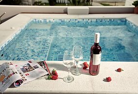 Savvas Luxury Suites