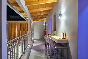 Savvas Luxury Suites