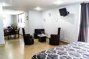 CAPITAL O Lowe Suites