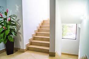 CAPITAL O Lowe Suites