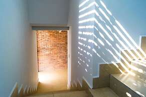 CAPITAL O Lowe Suites