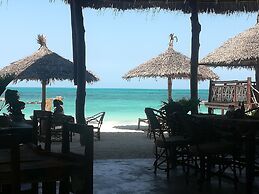 Bahari Pizza Restaurant and Bungalows