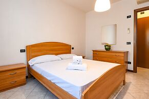 Desenzanoloft: Yellow Apartment