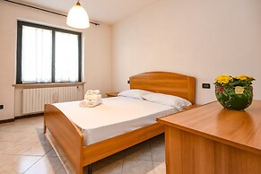 Desenzanoloft: Yellow Apartment