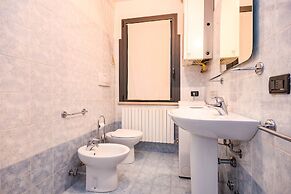 Desenzanoloft: Yellow Apartment