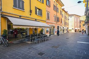 Desenzanoloft: Yellow Apartment