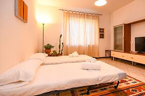 Desenzanoloft: Yellow Apartment