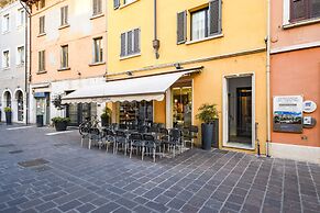 Desenzanoloft: Yellow Apartment