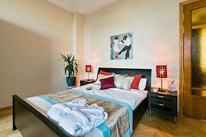 GM Apartment Serafimovicha 2-415