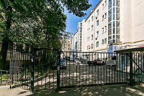 GM Apartment Bolshaya Tatarskaya 30