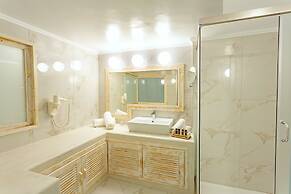 Rhodos Horizon City- Adults only