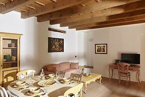 JOIVY Charming Apt Centre of Como