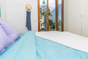 JOIVY Lake Como Waterfall House