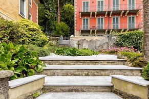 JOIVY Lake Como Waterfall House