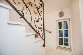 Residence Teatro - Near Cathedral of St James