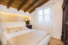 Residence Teatro - Near Cathedral of St James