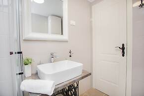 Residence Teatro - Near Cathedral of St James