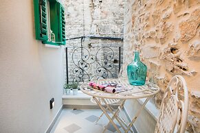 Residence Teatro - Near Cathedral of St James