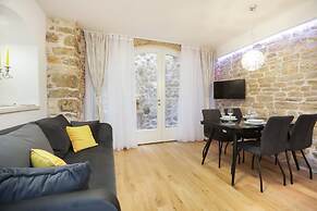 Residence Teatro - Near Cathedral of St James