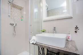 Residence Teatro - Near Cathedral of St James