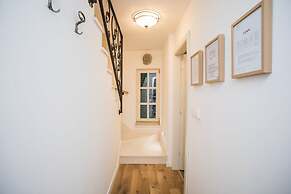 Residence Teatro - Near Cathedral of St James