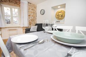 Residence Teatro - Near Cathedral of St James