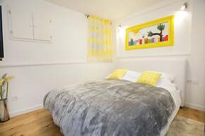 Residence Teatro - Near Cathedral of St James