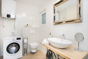 Residence Teatro - Near Cathedral of St James