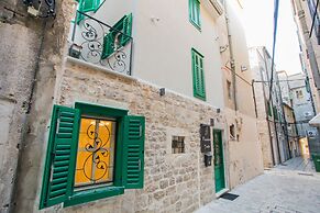 Residence Teatro - Near Cathedral of St James