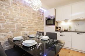 Residence Teatro - Near Cathedral of St James