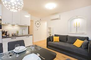 Residence Teatro - Near Cathedral of St James