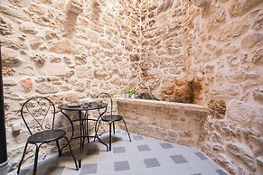 Residence Teatro - Near Cathedral of St James