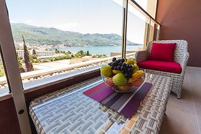 Luxury Harmonia Apartments
