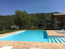 Amico Country House