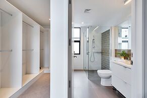 Wonderful Hobsonville Three Bedroom Home