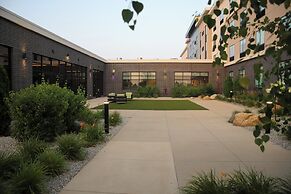 Holiday Inn & Suites Cedar Falls - Waterloo Event Ctr by IHG