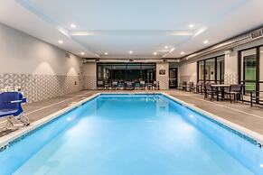 Holiday Inn & Suites Cedar Falls - Waterloo Event Ctr by IHG