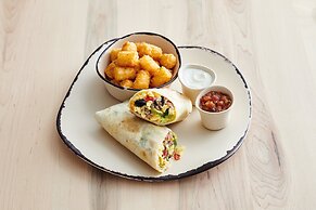 Holiday Inn & Suites Cedar Falls - Waterloo Event Ctr by IHG