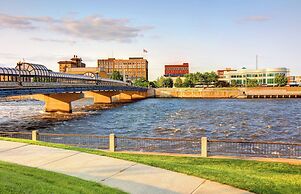 Holiday Inn & Suites Cedar Falls - Waterloo Event Ctr by IHG