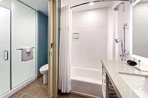 Cambria Hotel & Suites Anaheim Resort Area