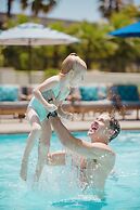 Anaheim Resort Suites