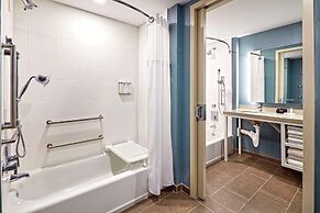 Cambria Hotel & Suites Anaheim Resort Area
