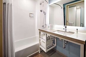 Cambria Hotel & Suites Anaheim Resort Area