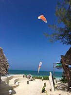 Driftwood Beach Lodge