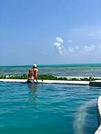 Driftwood Beach Lodge