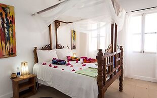 Driftwood Beach Lodge