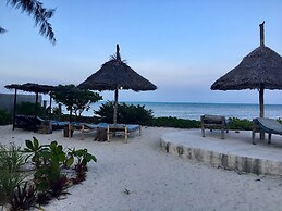 Driftwood Beach Lodge